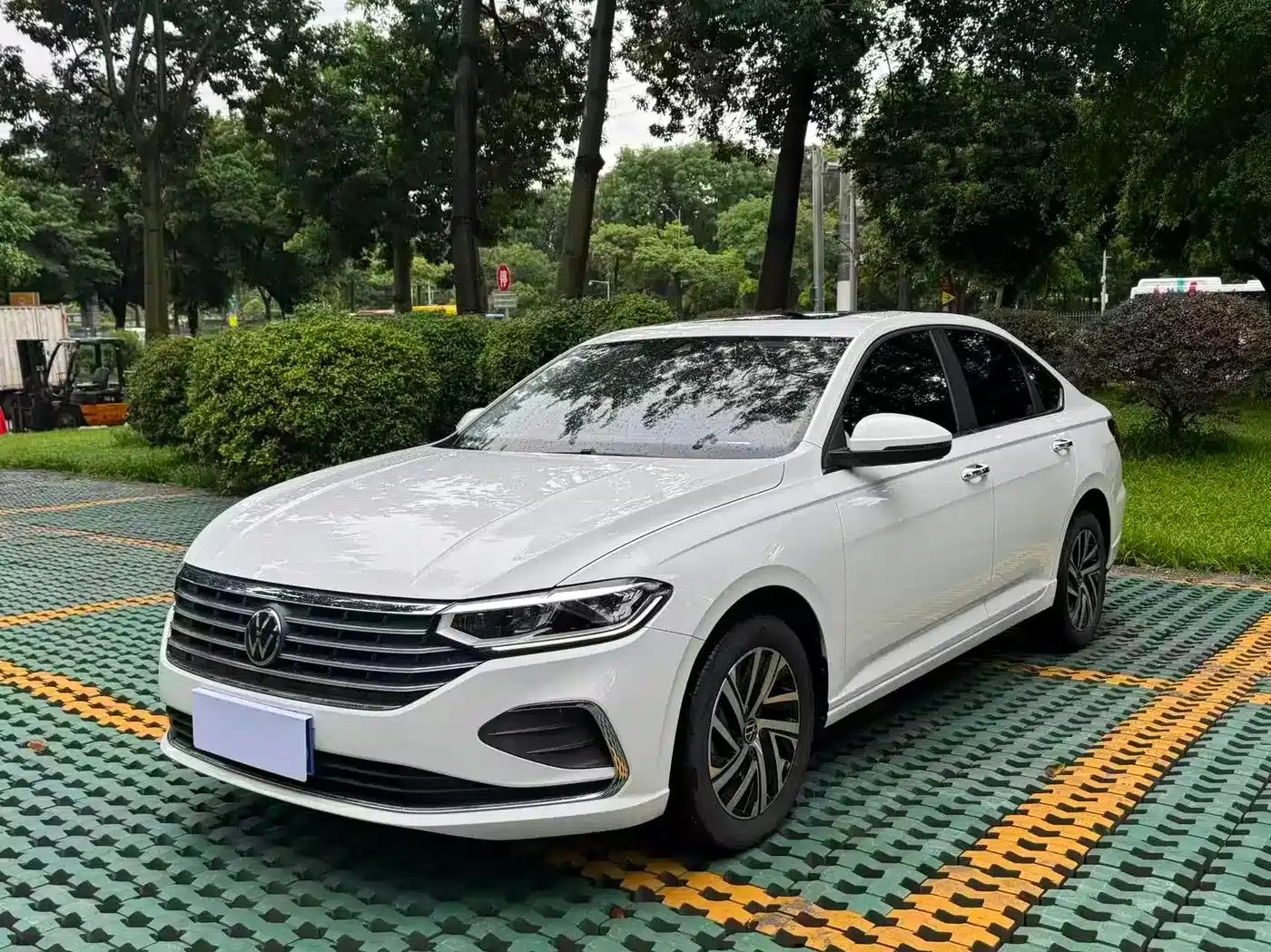 2024 Volkswagen Lavida 300TSI DSG Full Comfort Edition — миниатюра 1