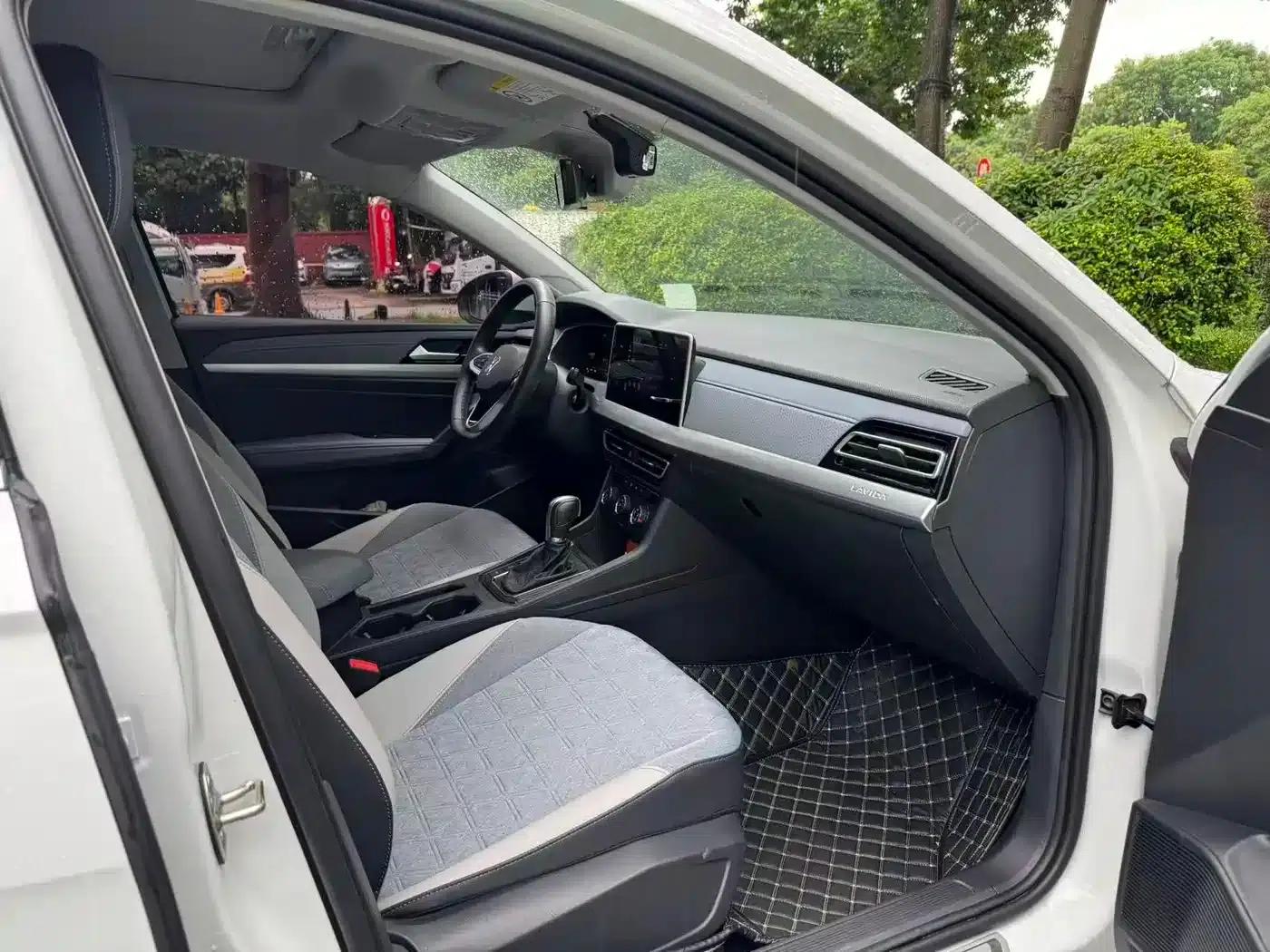 2024 Volkswagen Lavida 300TSI DSG Full Comfort Edition — миниатюра 15