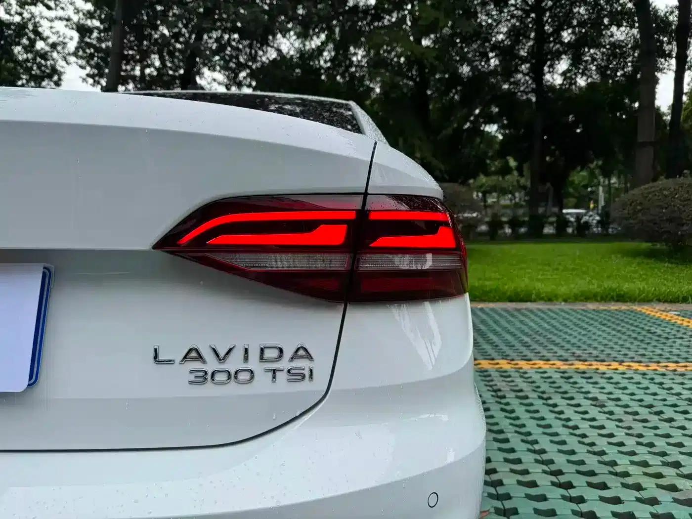 2024 Volkswagen Lavida 300TSI DSG Full Comfort Edition — миниатюра 18