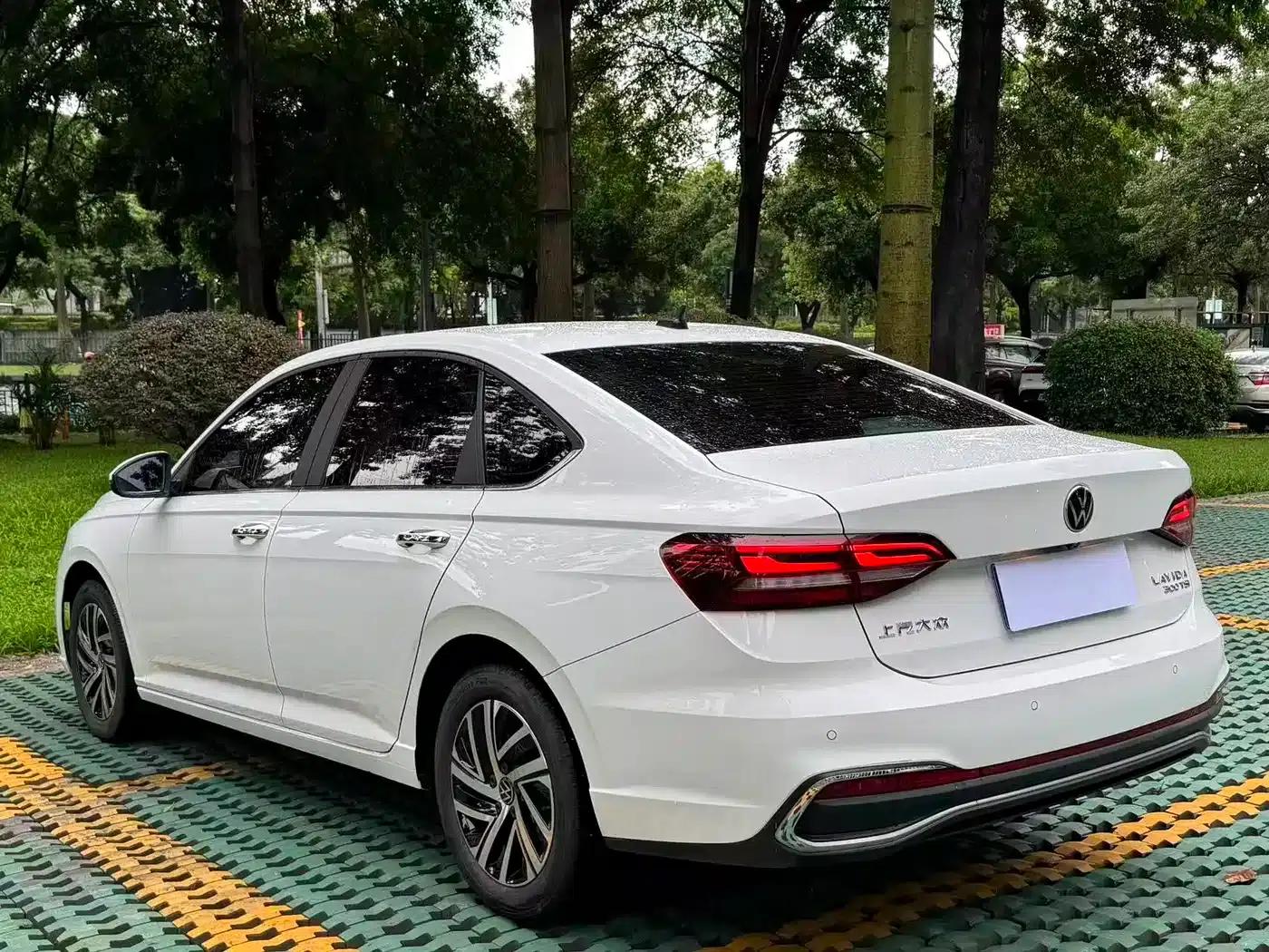 2024 Volkswagen Lavida 300TSI DSG Full Comfort Edition — миниатюра 5