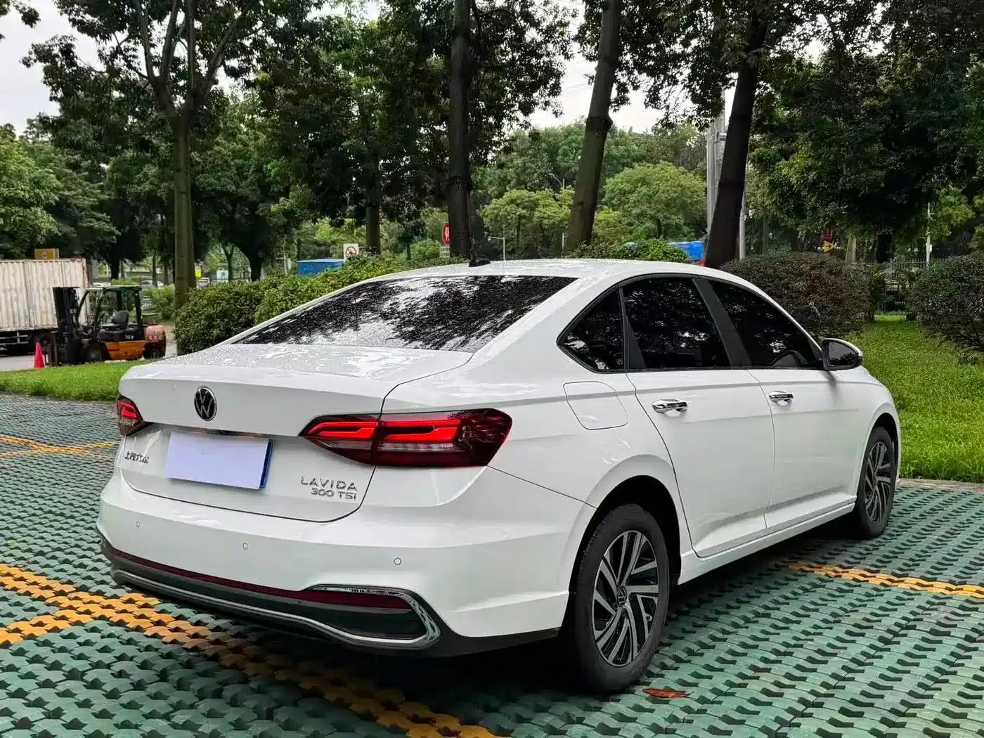 2024 Volkswagen Lavida 300TSI DSG Full Comfort Edition — миниатюра 7