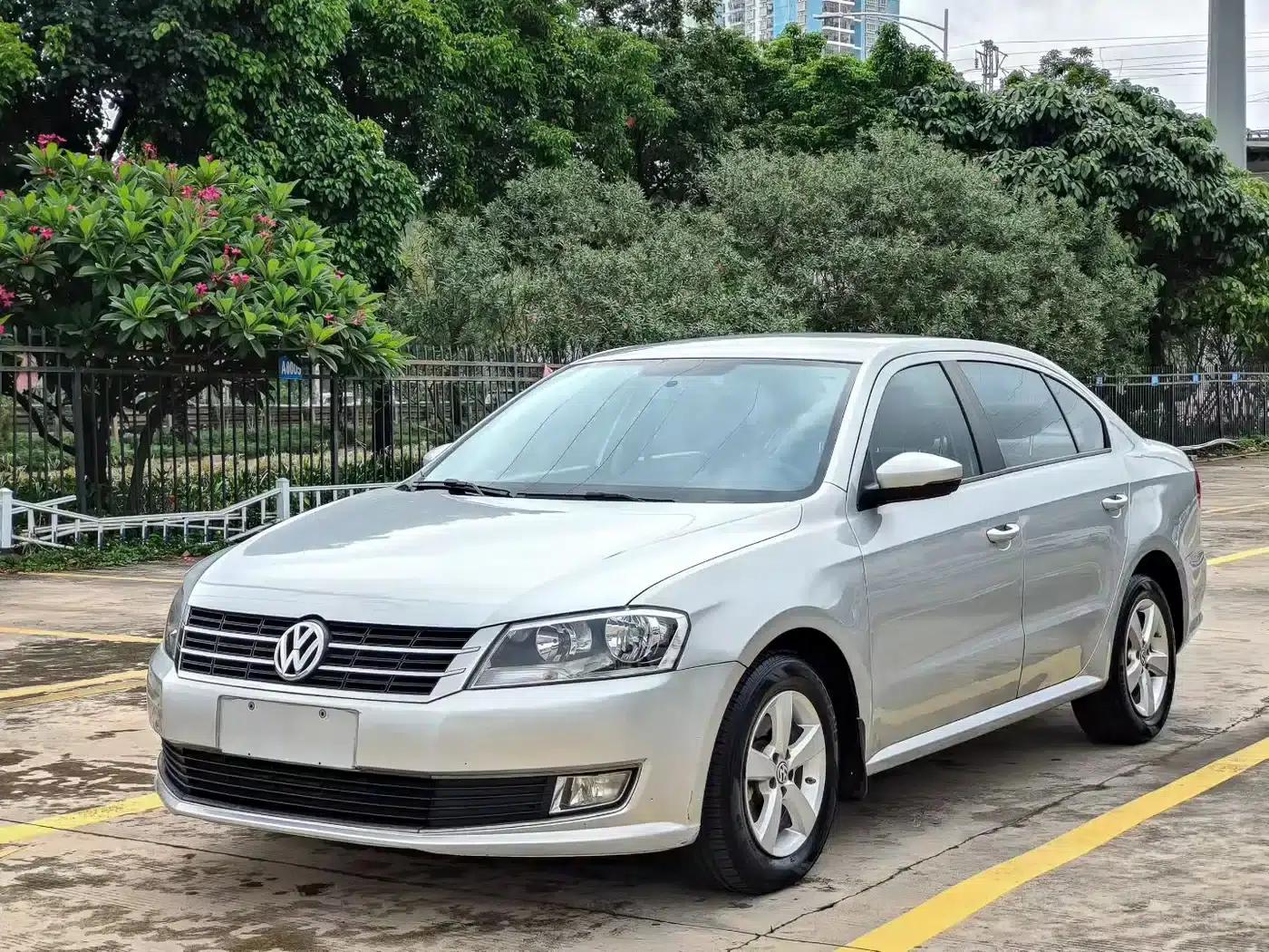 2013 Volkswagen Lavida Classic Facelift 1.6L Automatic Fashion Edition — миниатюра 1