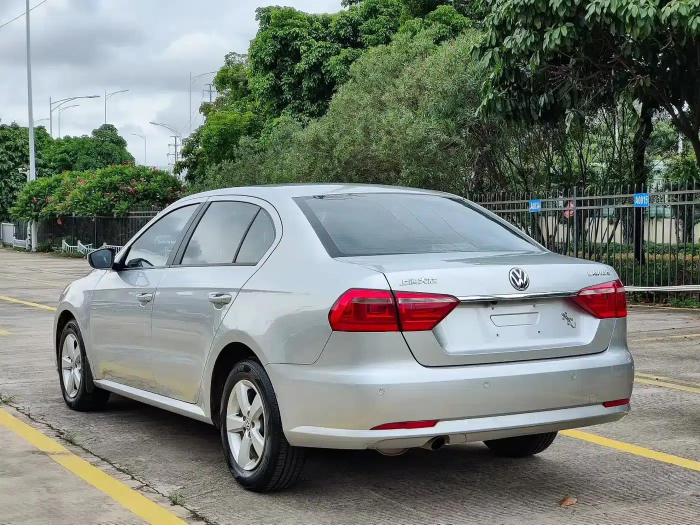 2013 Volkswagen Lavida Classic Facelift 1.6L Automatic Fashion Edition — миниатюра 4
