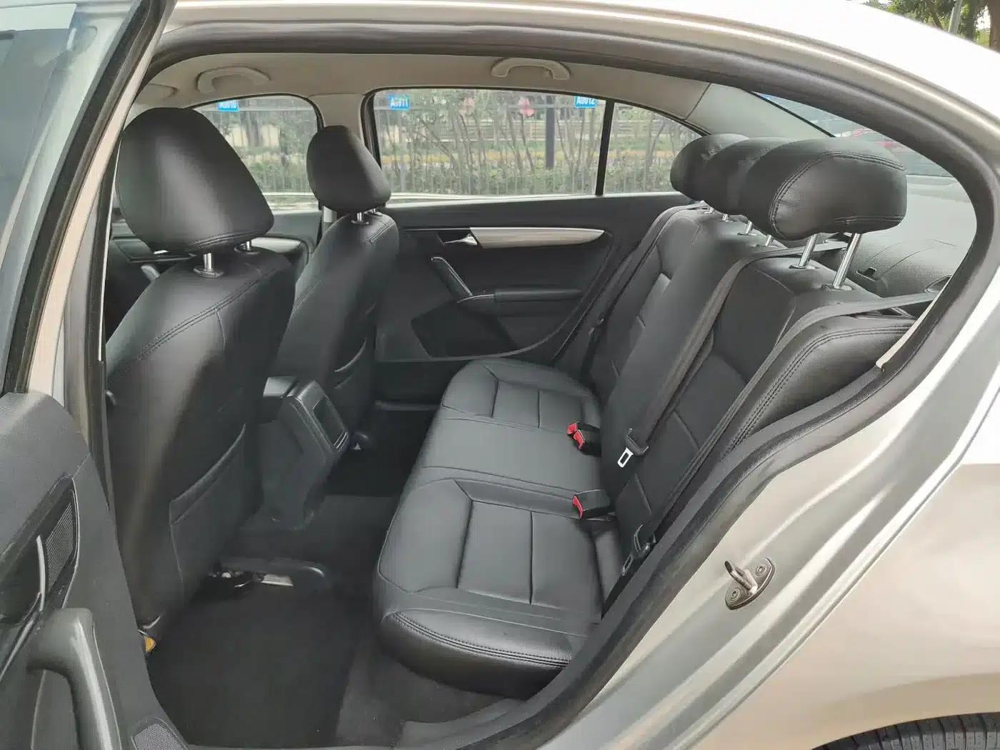 2013 Volkswagen Lavida Classic Facelift 1.6L Automatic Fashion Edition — миниатюра 6