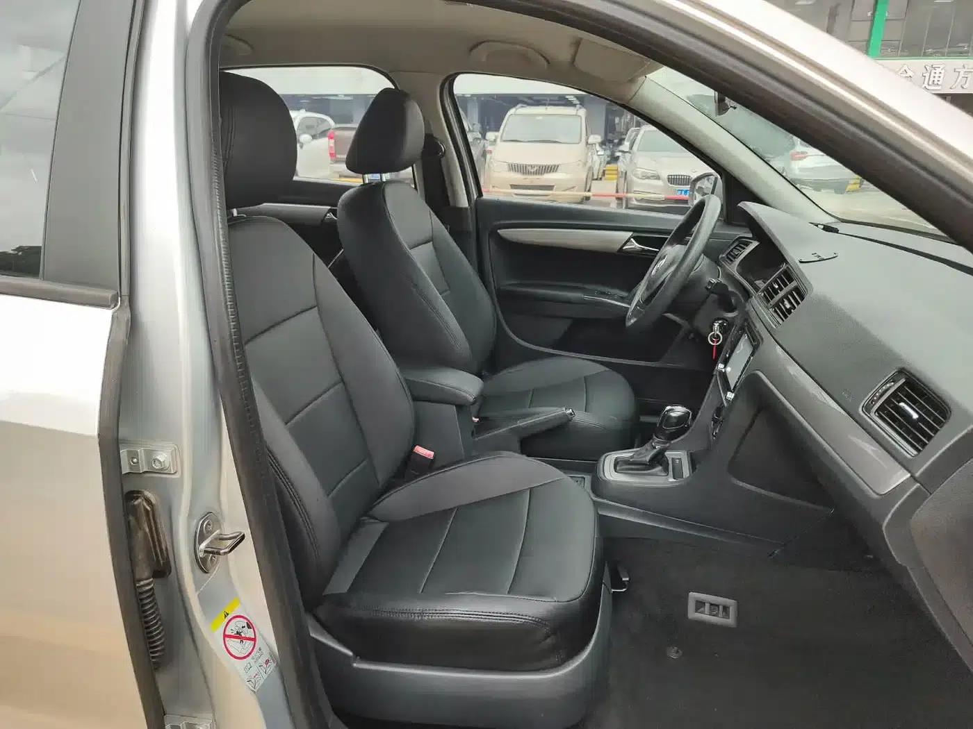 2013 Volkswagen Lavida Classic Facelift 1.6L Automatic Fashion Edition — миниатюра 8