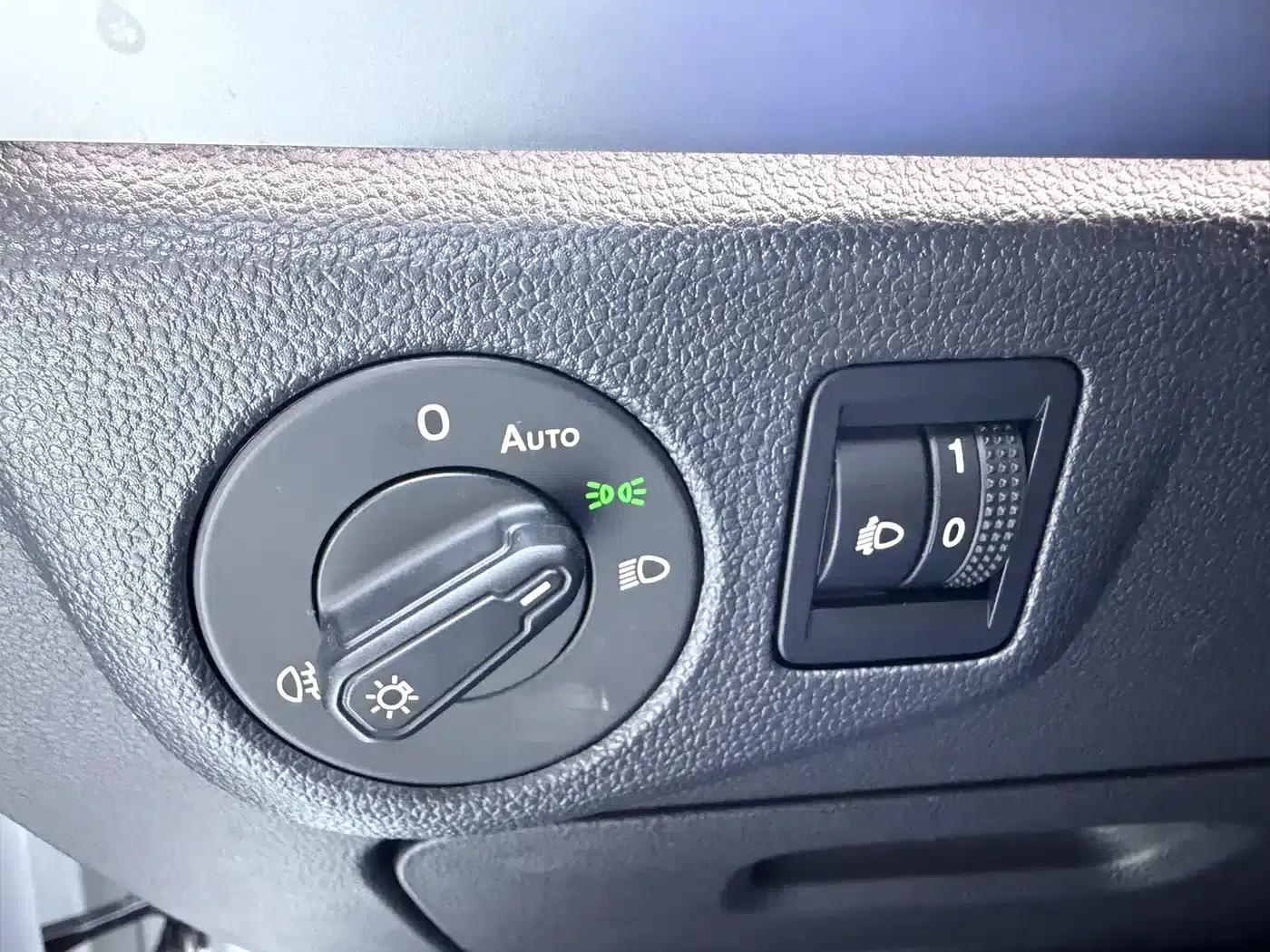 2023 Volkswagen Lavida 1.5L Automatic Comfort Edition — миниатюра 13