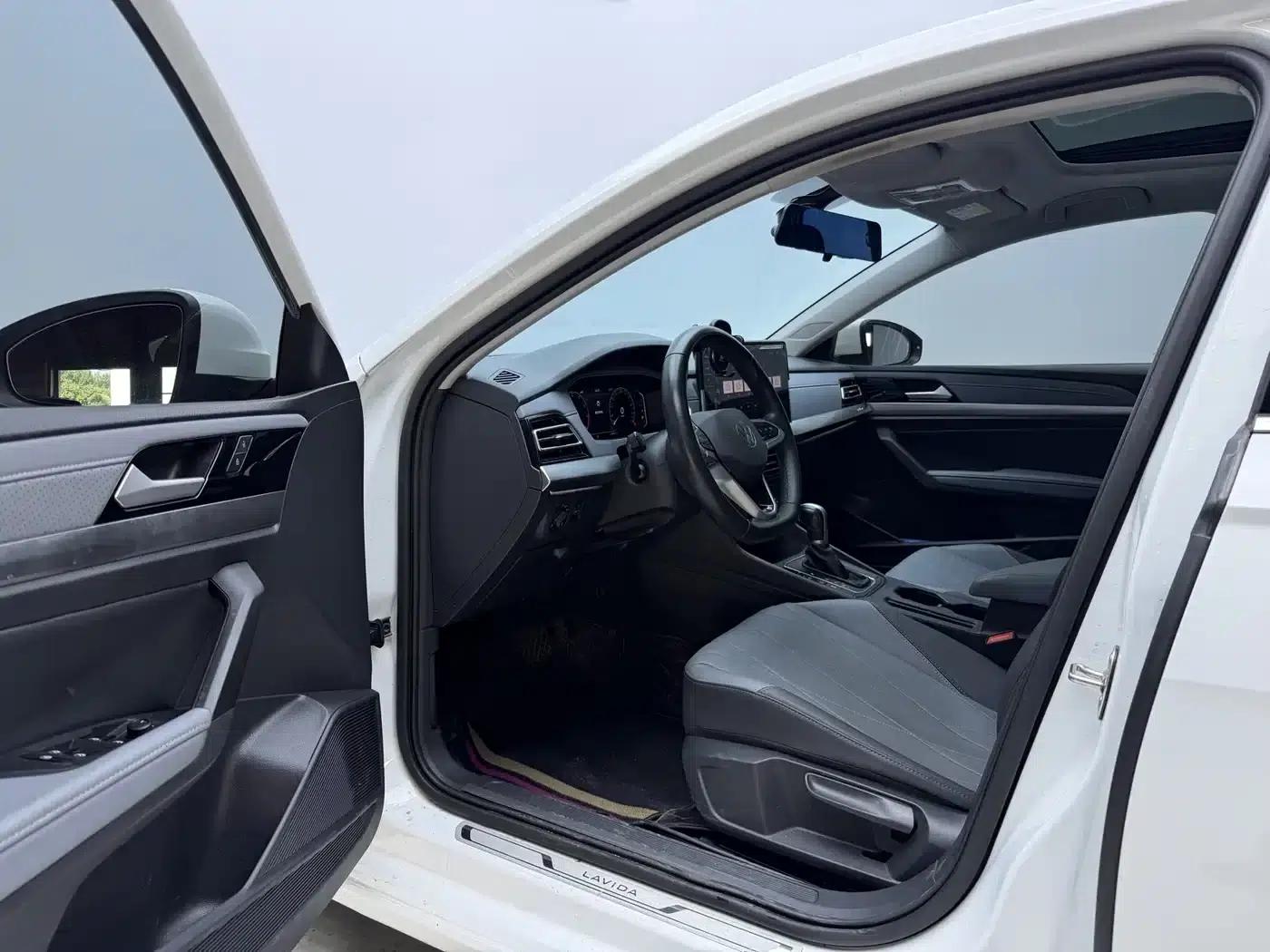 2023 Volkswagen Lavida 1.5L Automatic Comfort Edition — миниатюра 9