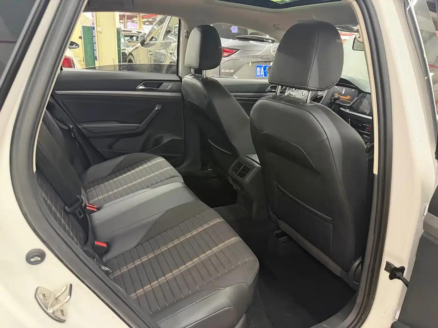 2021 Volkswagen Lavida 1.5L Automatic Vision Edition — миниатюра 11
