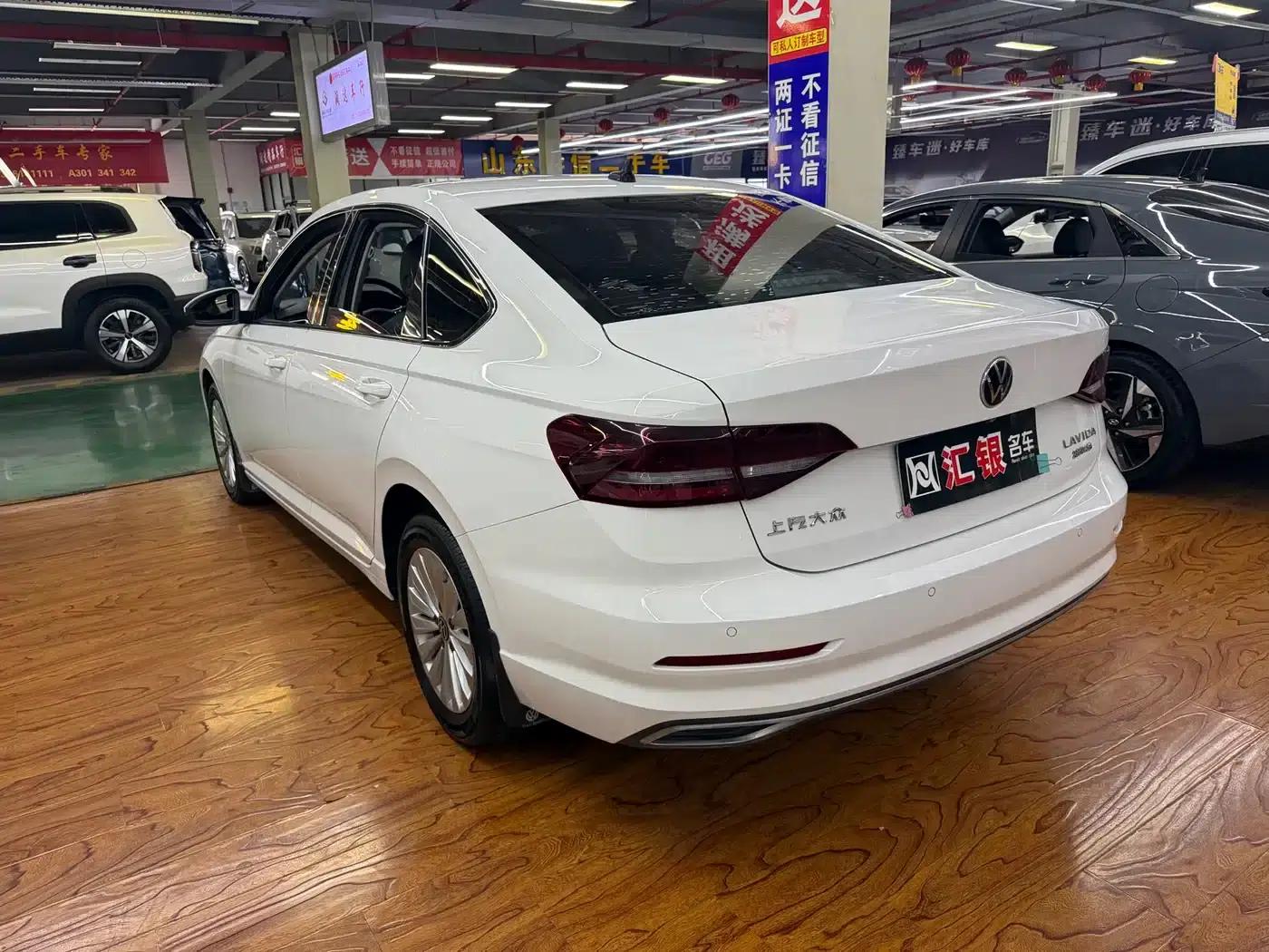 2021 Volkswagen Lavida 1.5L Automatic Vision Edition — миниатюра 4