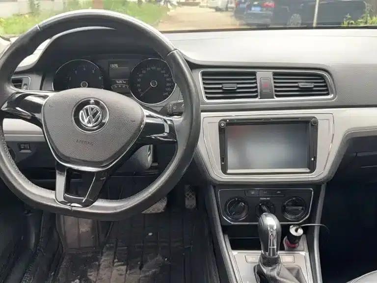 2017 Volkswagen Lavida 1.6L Automatic Fashion Edition — миниатюра 2