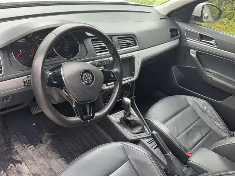 2017 Volkswagen Lavida 1.6L Automatic Fashion Edition — миниатюра 3