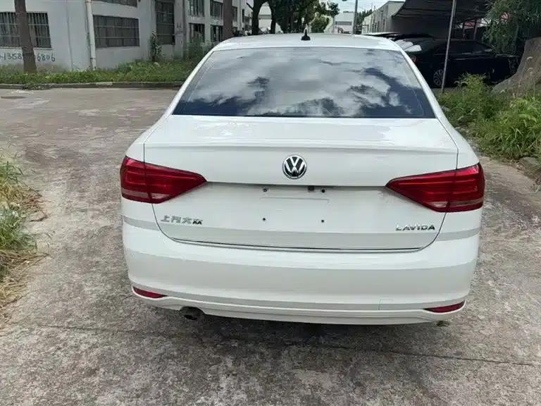 2017 Volkswagen Lavida 1.6L Automatic Fashion Edition — миниатюра 5