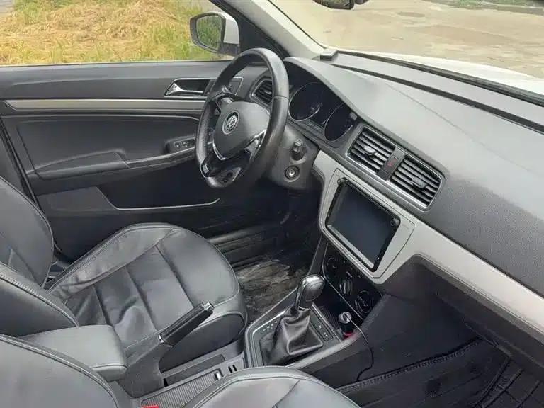 2017 Volkswagen Lavida 1.6L Automatic Fashion Edition — миниатюра 6