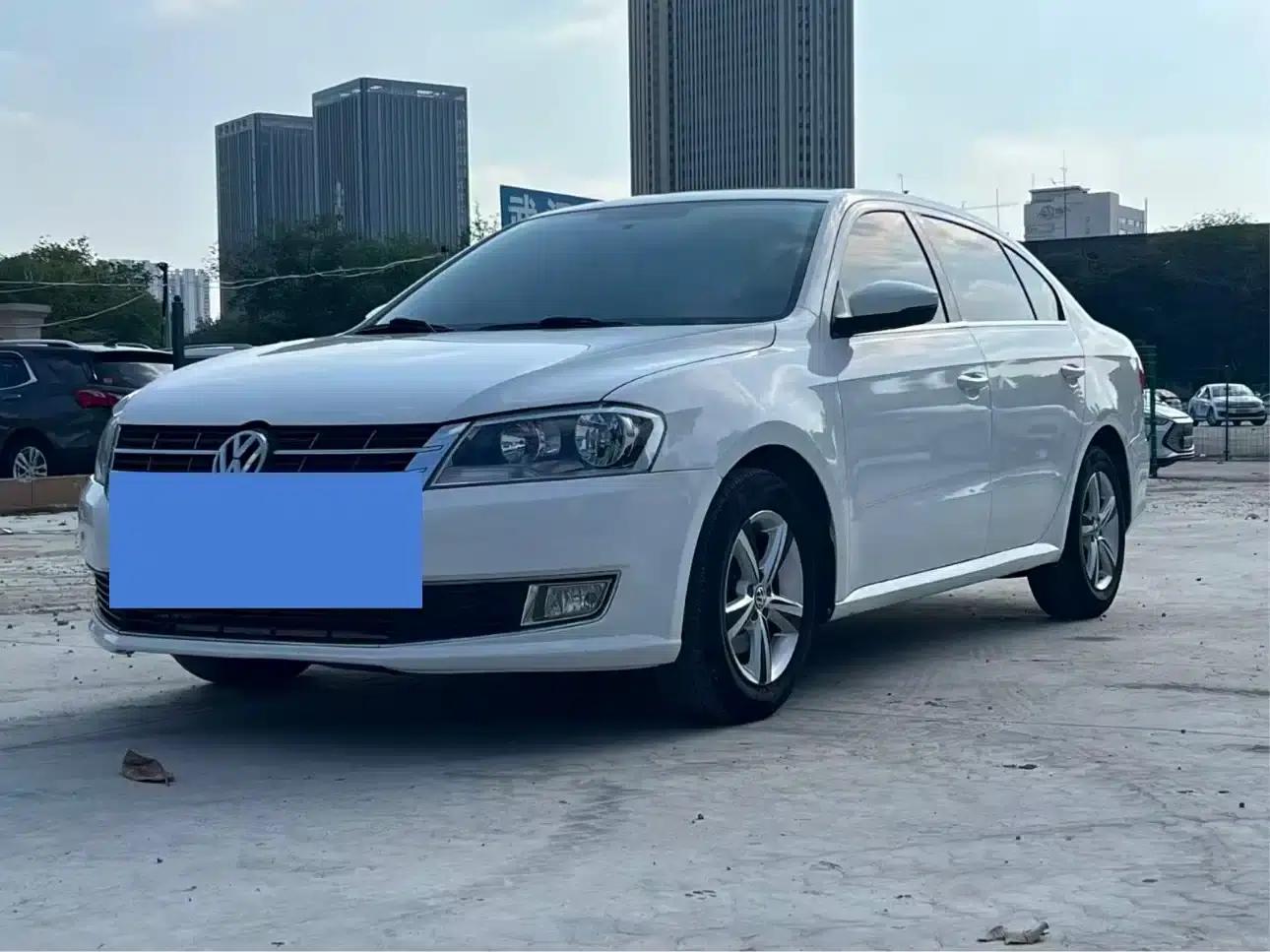 2013 Volkswagen Lavida Classic Facelift 1.6L Automatic Fashion Edition — миниатюра 1