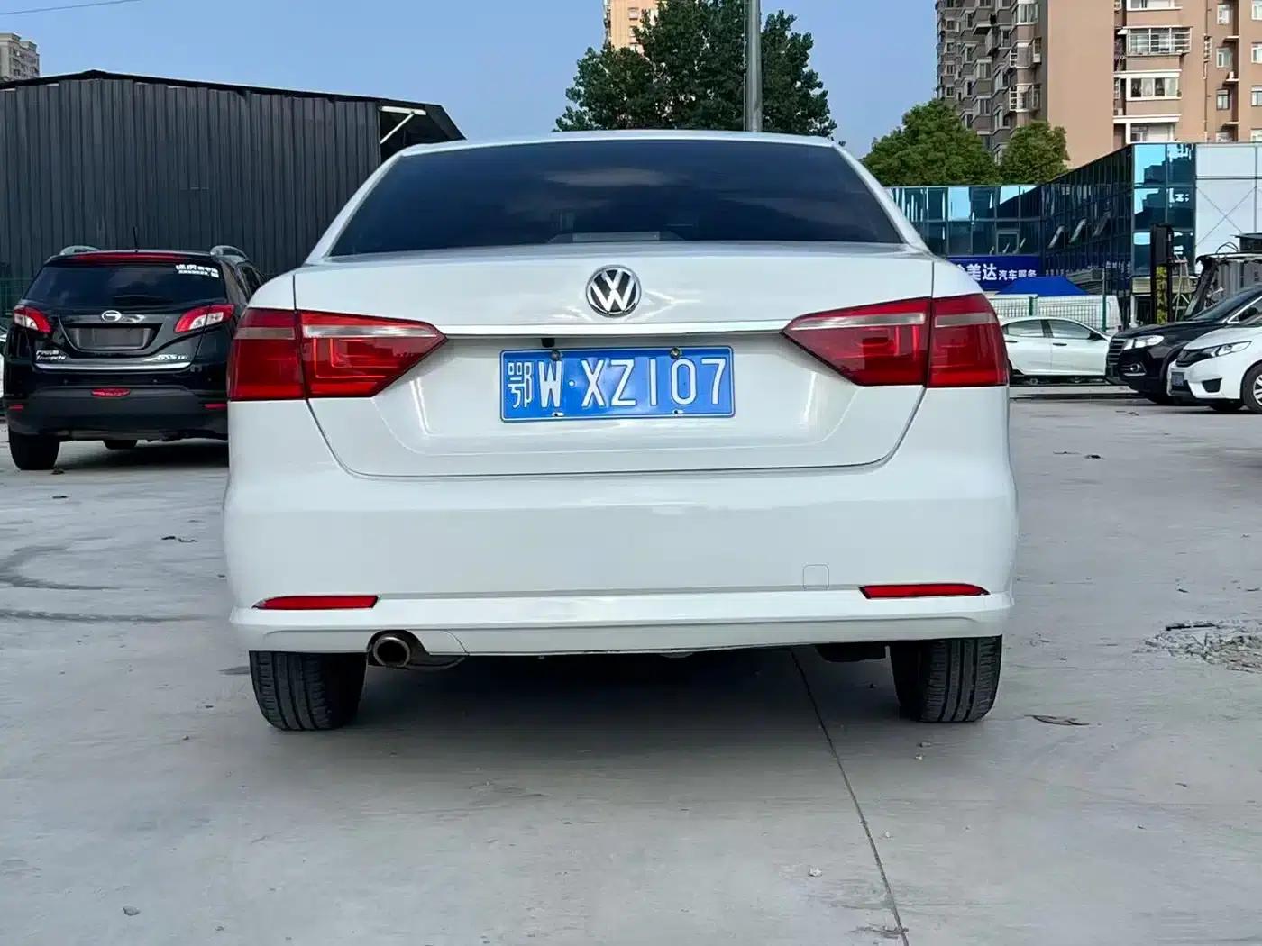 2013 Volkswagen Lavida Classic Facelift 1.6L Automatic Fashion Edition — миниатюра 11