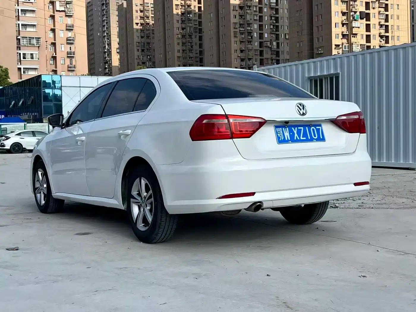 2013 Volkswagen Lavida Classic Facelift 1.6L Automatic Fashion Edition — миниатюра 12