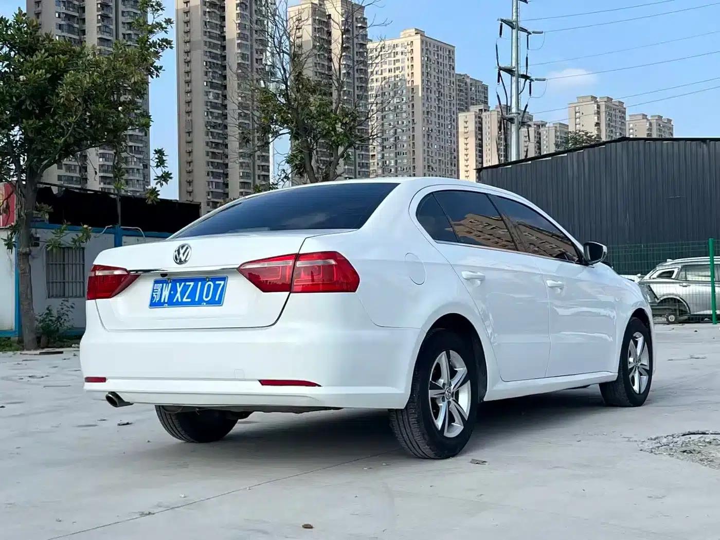 2013 Volkswagen Lavida Classic Facelift 1.6L Automatic Fashion Edition — миниатюра 13