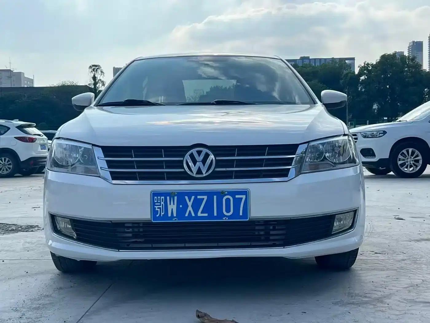 2013 Volkswagen Lavida Classic Facelift 1.6L Automatic Fashion Edition — миниатюра 3