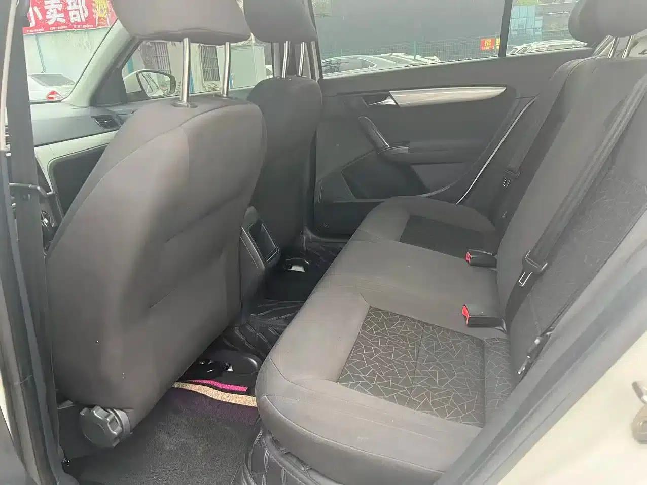 2013 Volkswagen Lavida Classic Facelift 1.6L Automatic Fashion Edition — миниатюра 5