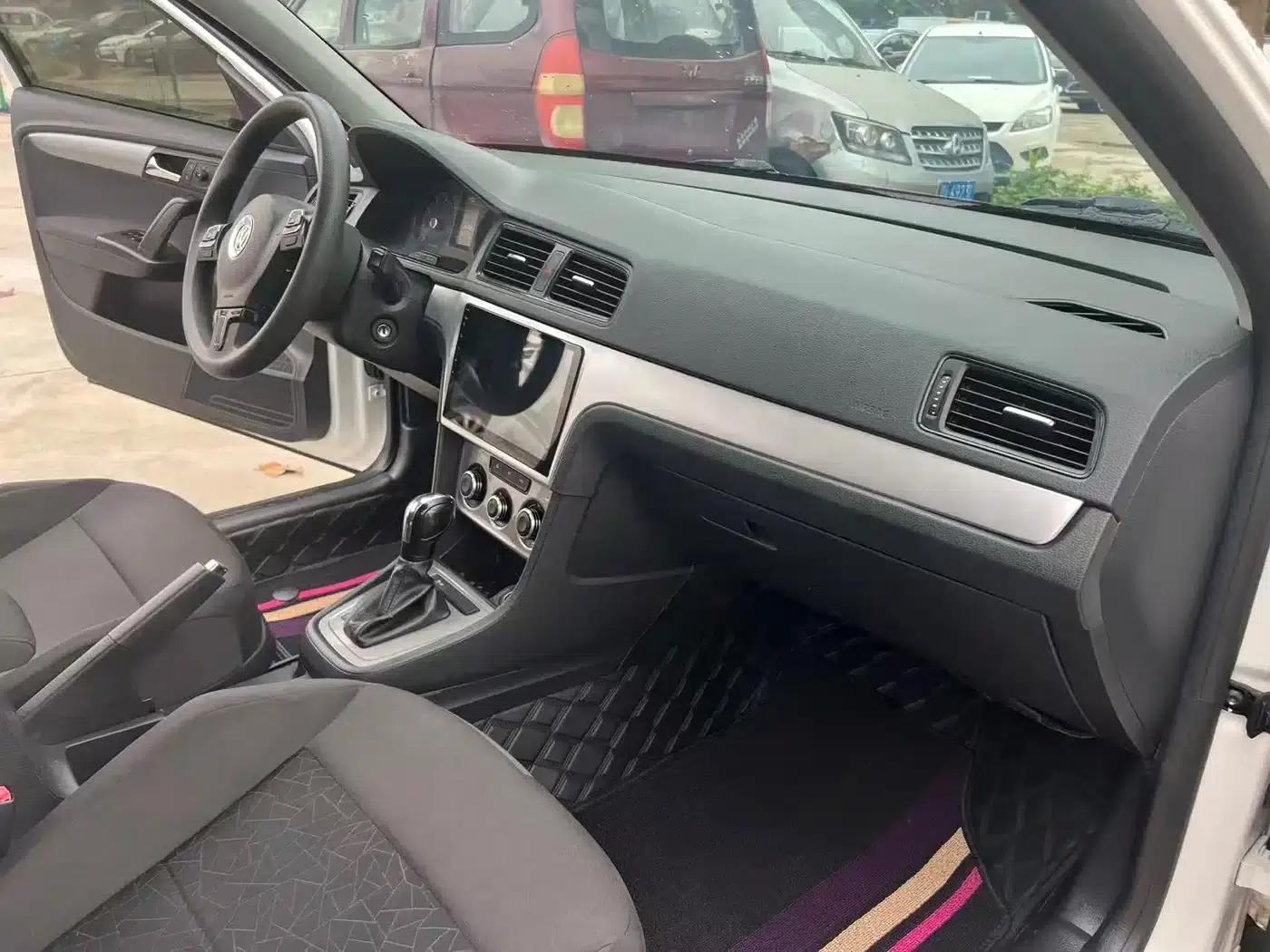 2013 Volkswagen Lavida Classic Facelift 1.6L Automatic Fashion Edition — миниатюра 9