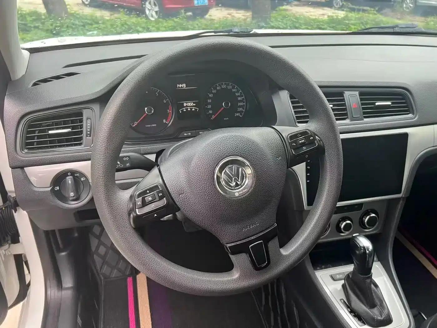 2013 Volkswagen Lavida Classic Facelift 1.6L Automatic Fashion Edition — миниатюра 10