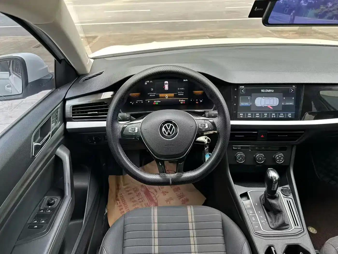 2022 Volkswagen Lavida 280TSI DSG Luxury Edition — миниатюра 3