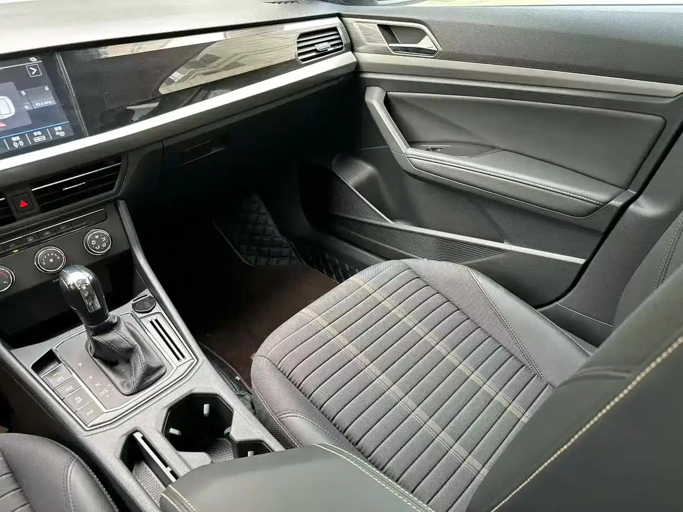 2022 Volkswagen Lavida 280TSI DSG Luxury Edition — миниатюра 4