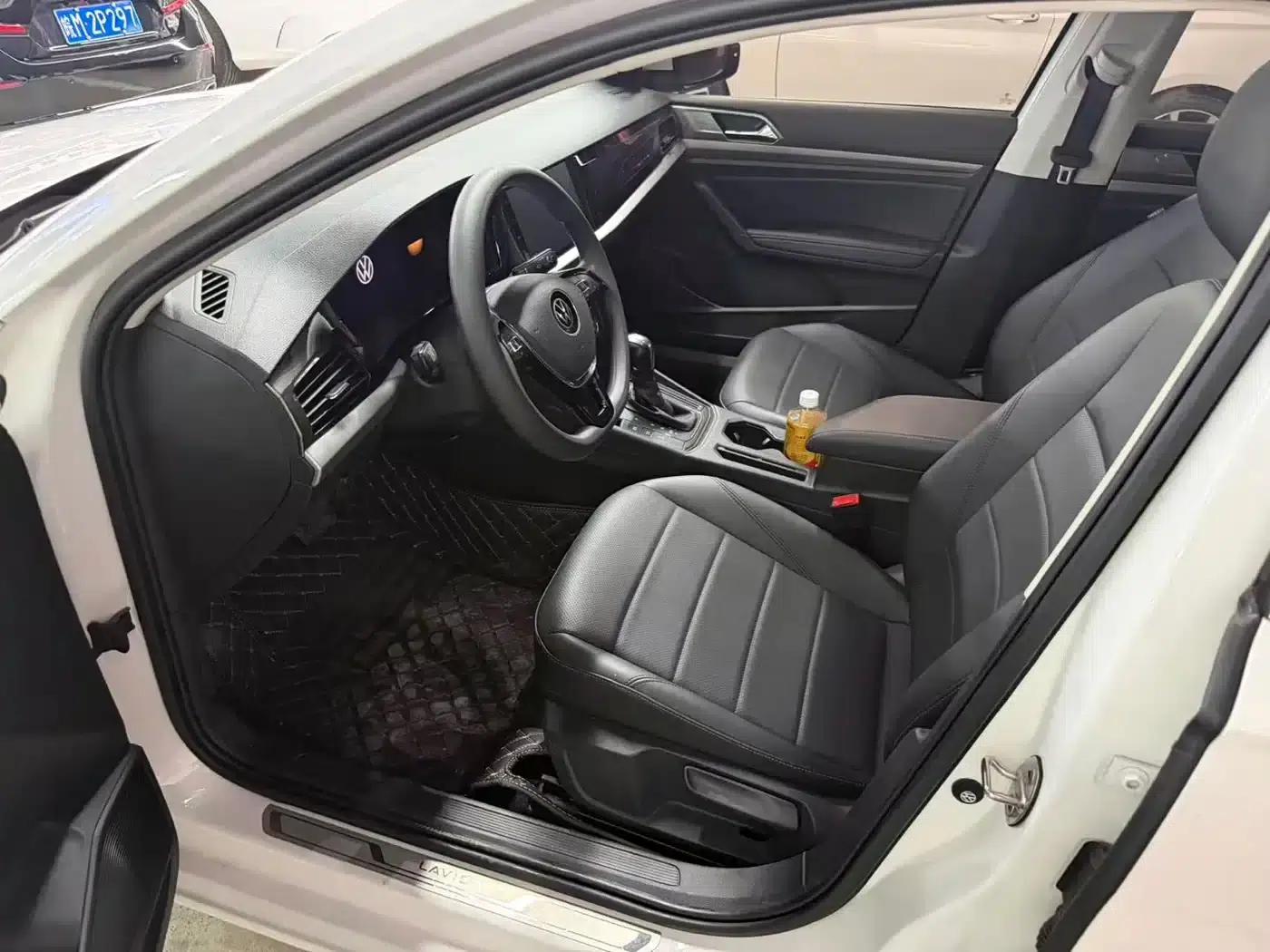 2022 Volkswagen Lavida 1.5L Automatic Comfort Edition — миниатюра 3