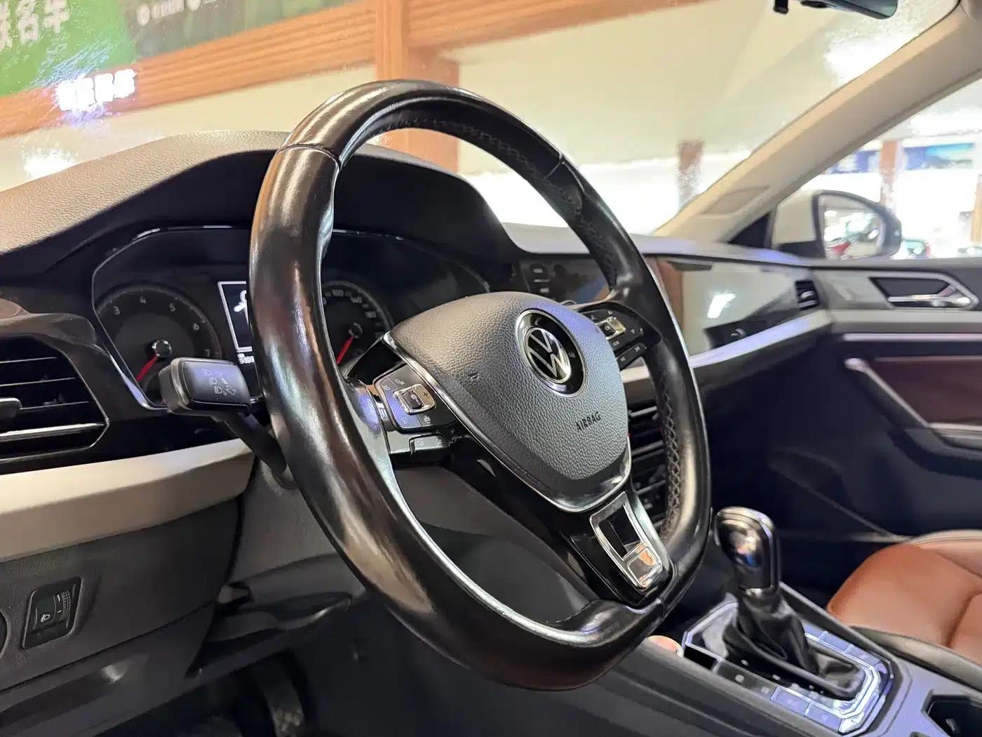 2021 Volkswagen Lavida 280TSI DSG Luxury Edition — миниатюра 13