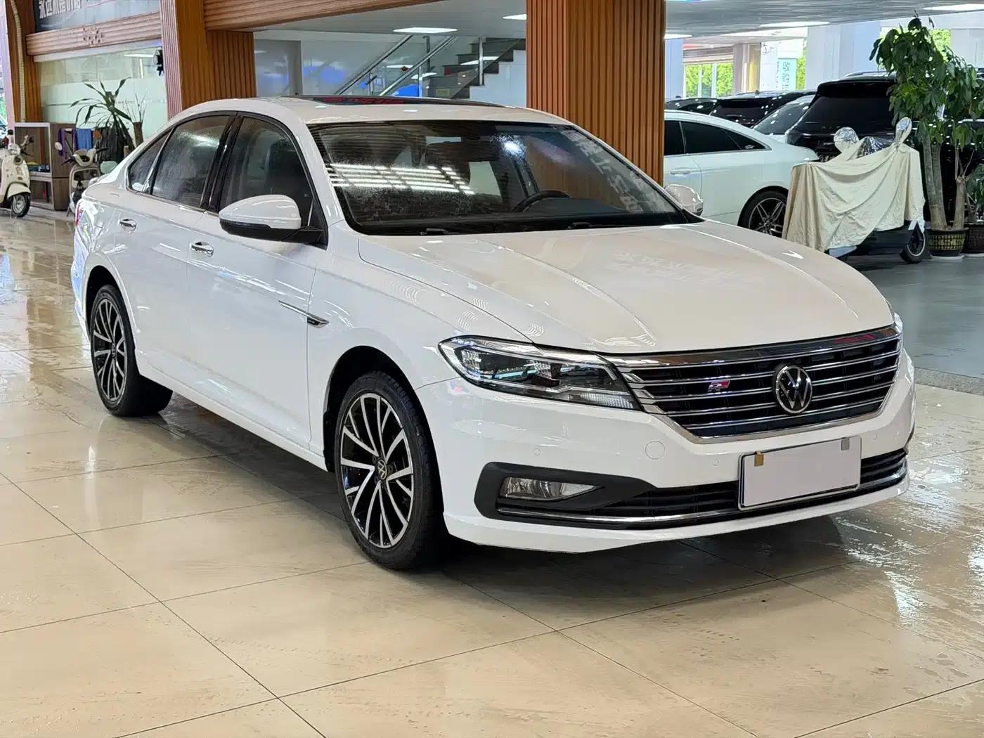 2021 Volkswagen Lavida 280TSI DSG Luxury Edition — миниатюра 3