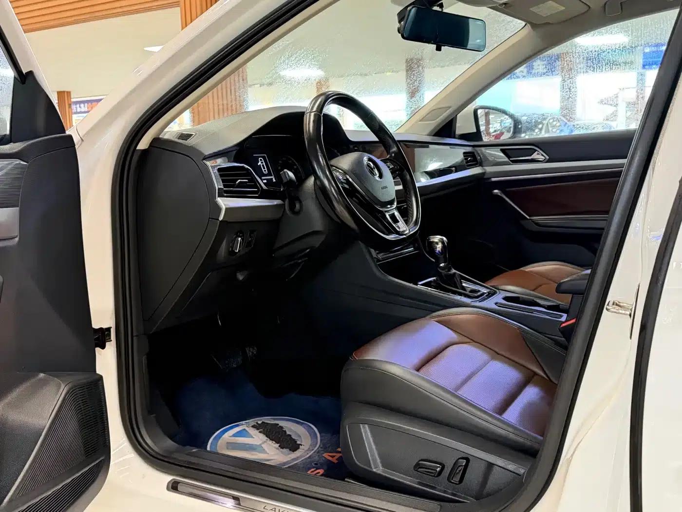 2021 Volkswagen Lavida 280TSI DSG Luxury Edition — миниатюра 4