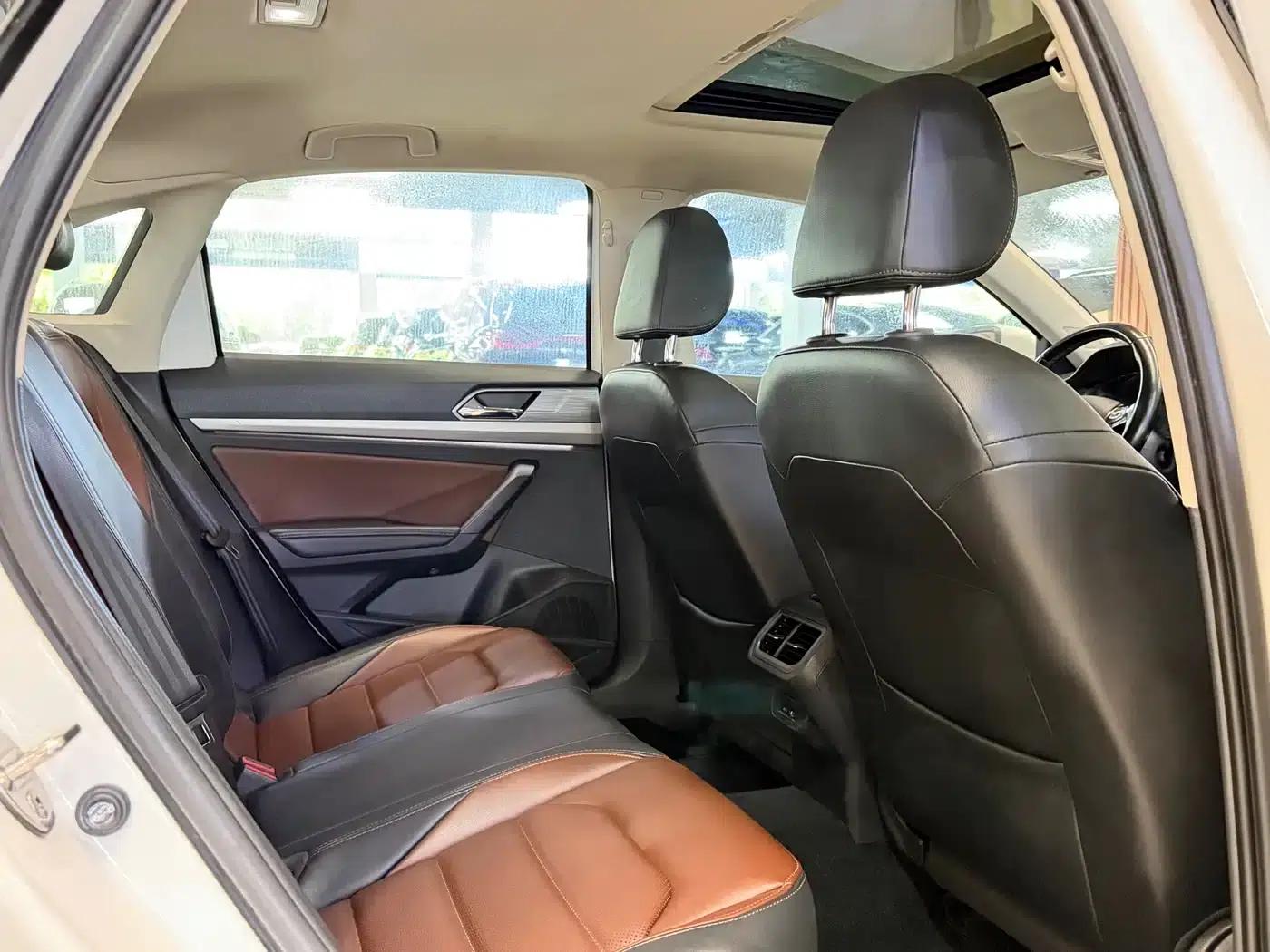 2021 Volkswagen Lavida 280TSI DSG Luxury Edition — миниатюра 6