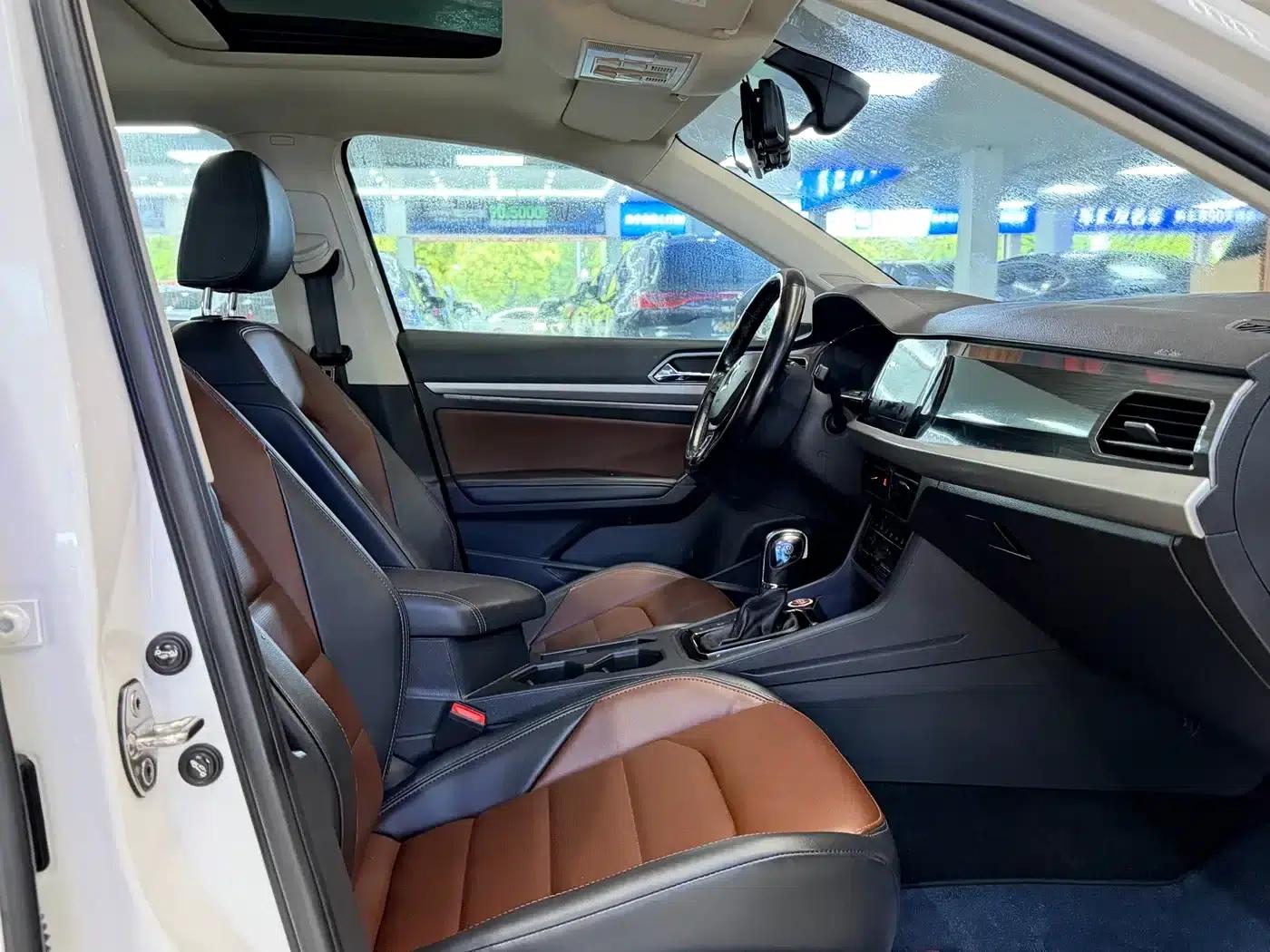 2021 Volkswagen Lavida 280TSI DSG Luxury Edition — миниатюра 7