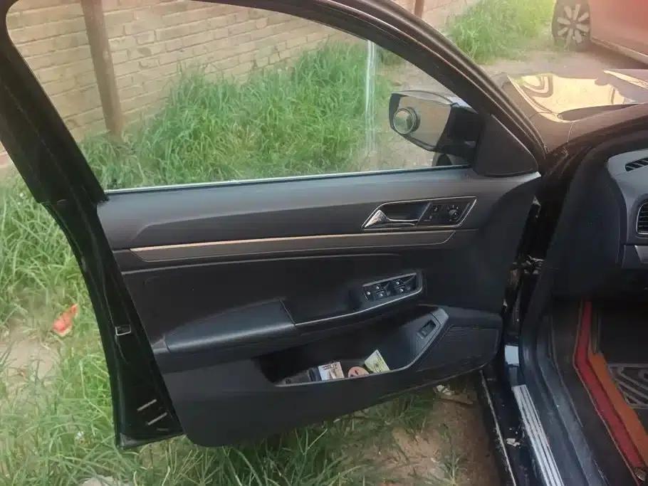 2015 Volkswagen Lavida 1.6L Automatic Comfort Edition — миниатюра 7