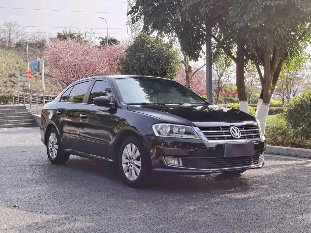 2013 Volkswagen Lavida Classic Facelift 1.6L Manual Comfort Edition — миниатюра 3