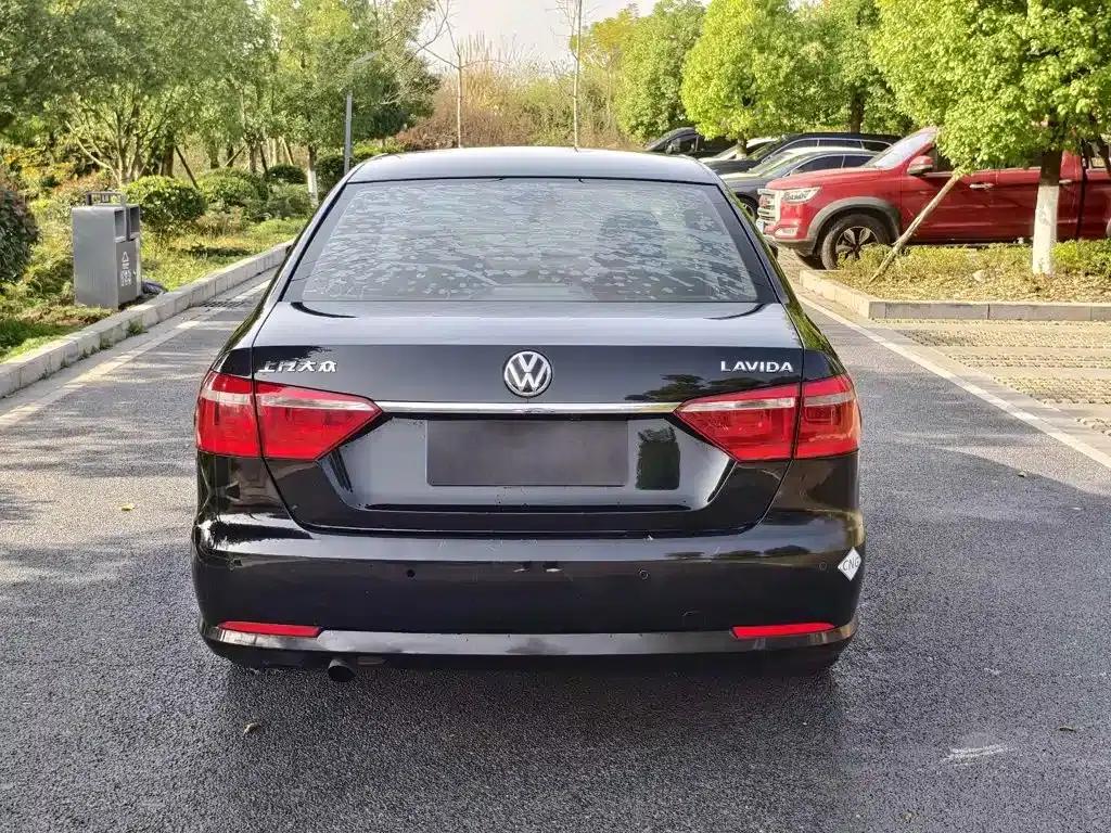 2013 Volkswagen Lavida Classic Facelift 1.6L Manual Comfort Edition — миниатюра 4