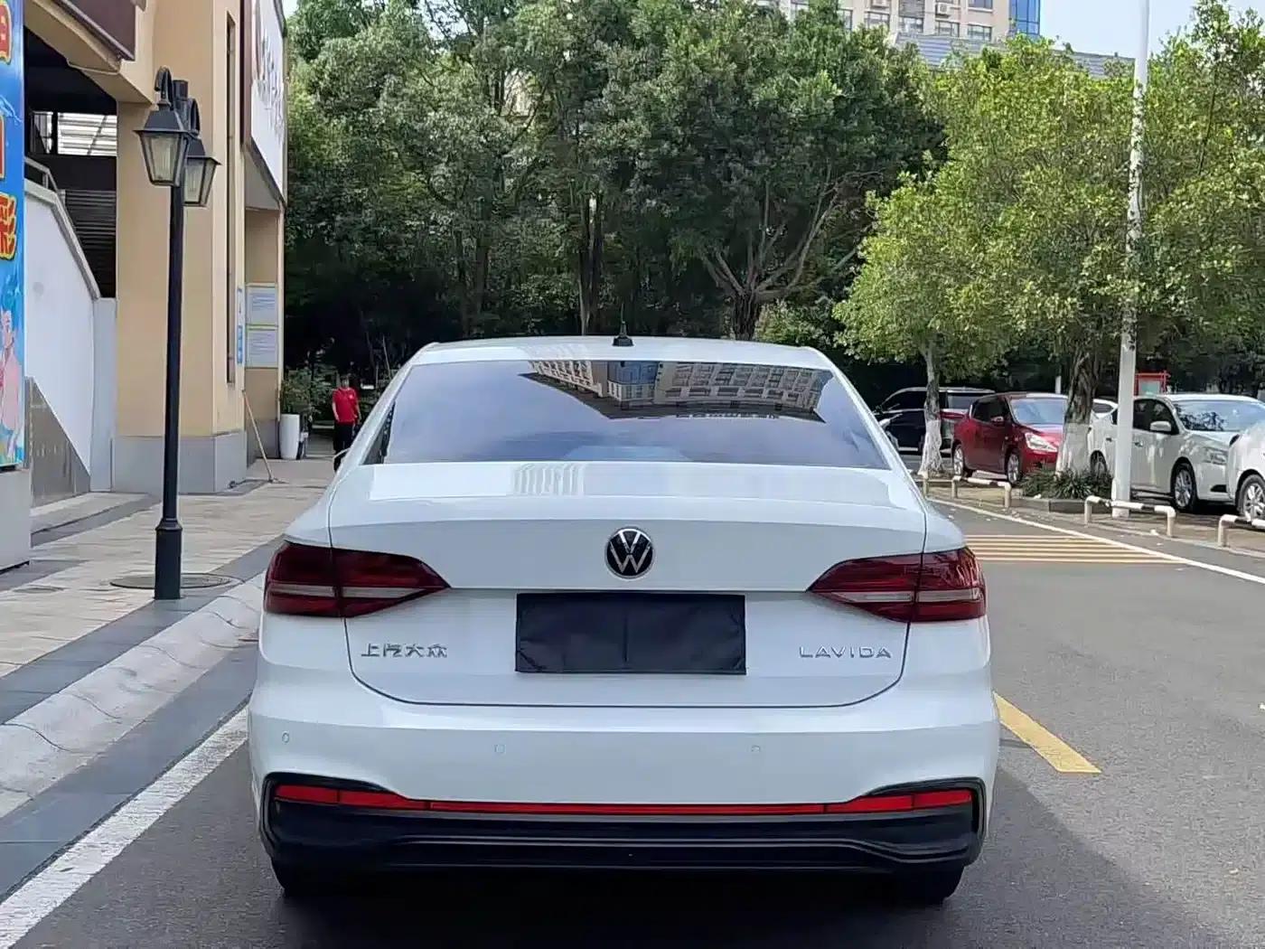 2023 Volkswagen Lavida 1.5L Automatic Comfort Edition — миниатюра 5