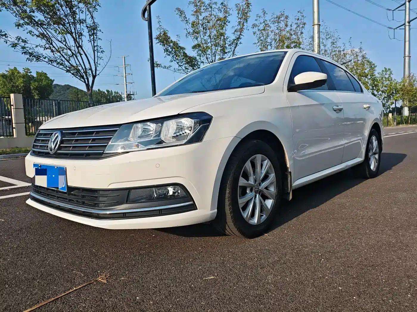 2017 Volkswagen Lavida 1.6L Automatic Comfort Edition — миниатюра 1