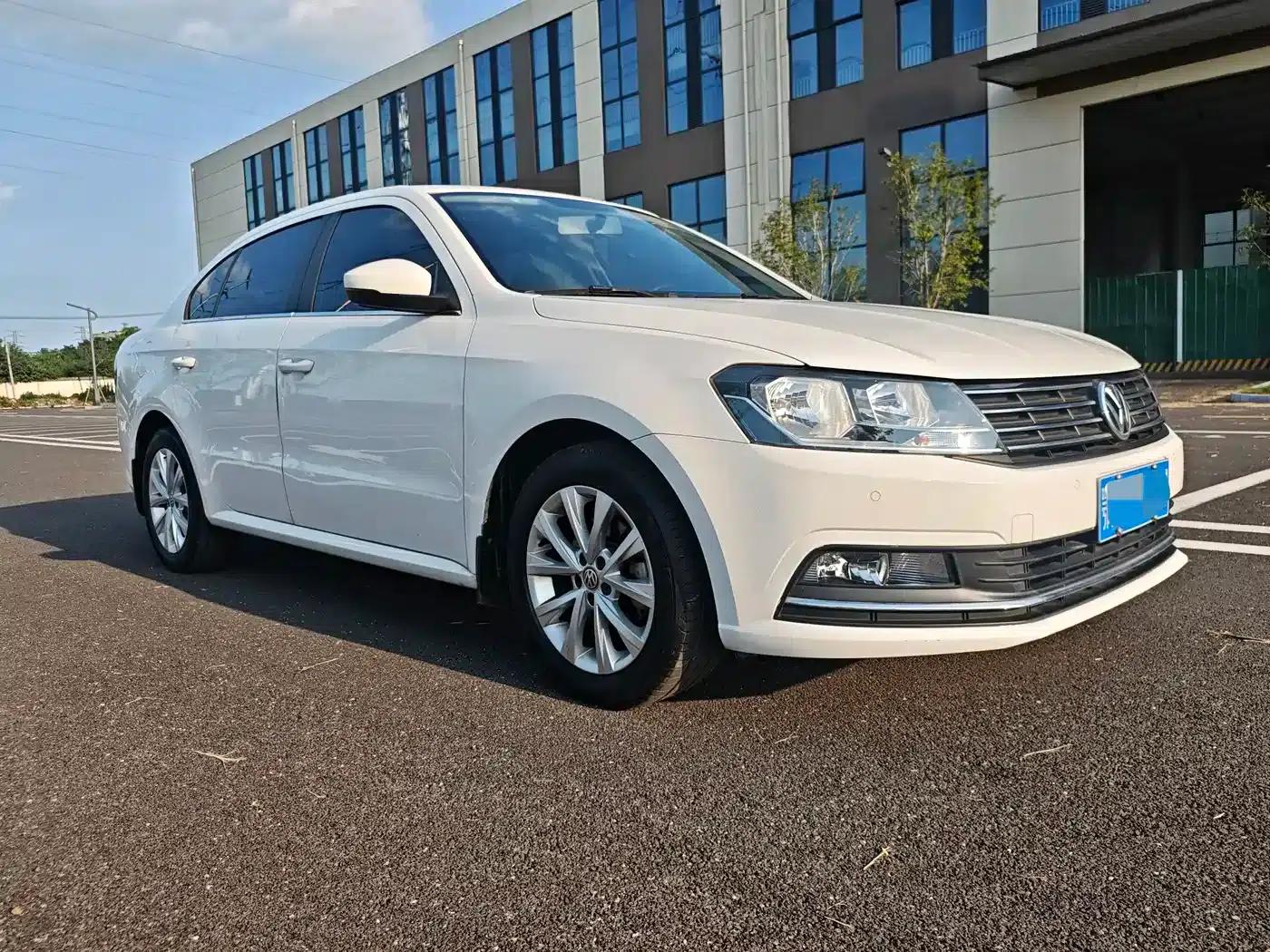 2017 Volkswagen Lavida 1.6L Automatic Comfort Edition — миниатюра 3