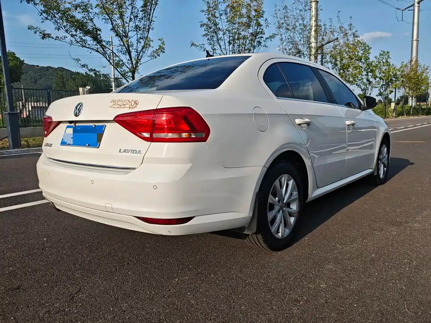 2017 Volkswagen Lavida 1.6L Automatic Comfort Edition — миниатюра 4