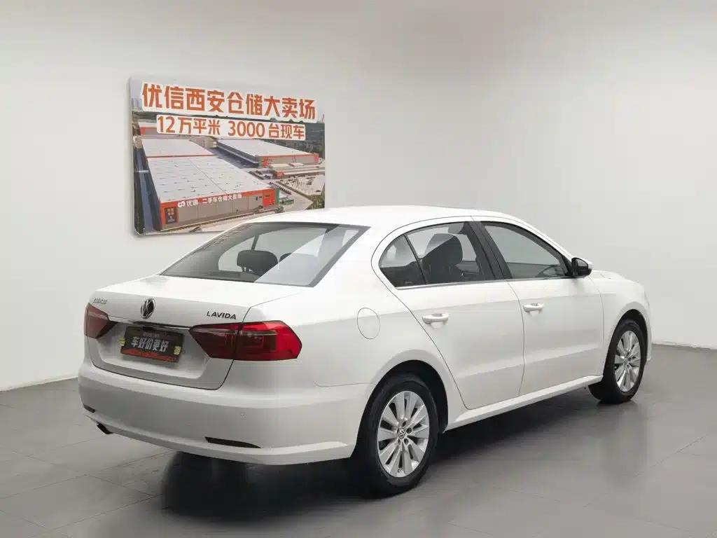 2013 Volkswagen Lavida Classic Facelift 1.6L Automatic Comfort Edition — миниатюра 2