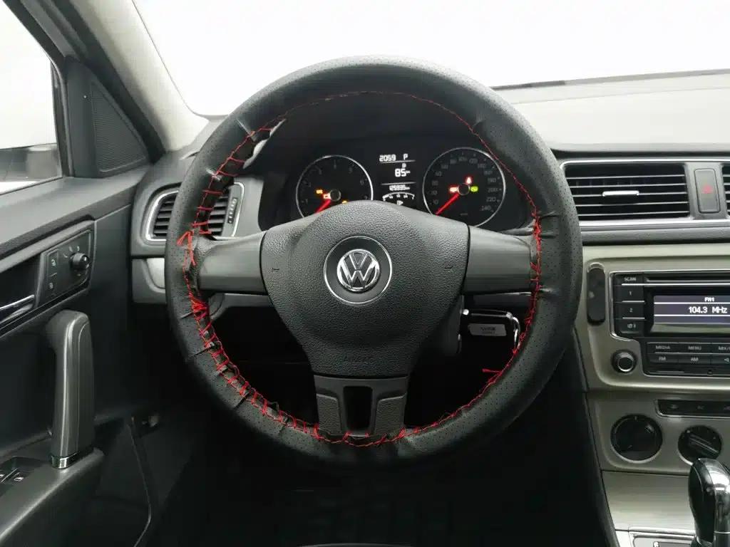 2013 Volkswagen Lavida Classic Facelift 1.6L Automatic Comfort Edition — миниатюра 11