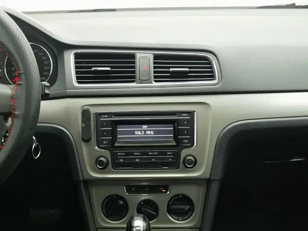 2013 Volkswagen Lavida Classic Facelift 1.6L Automatic Comfort Edition — миниатюра 12