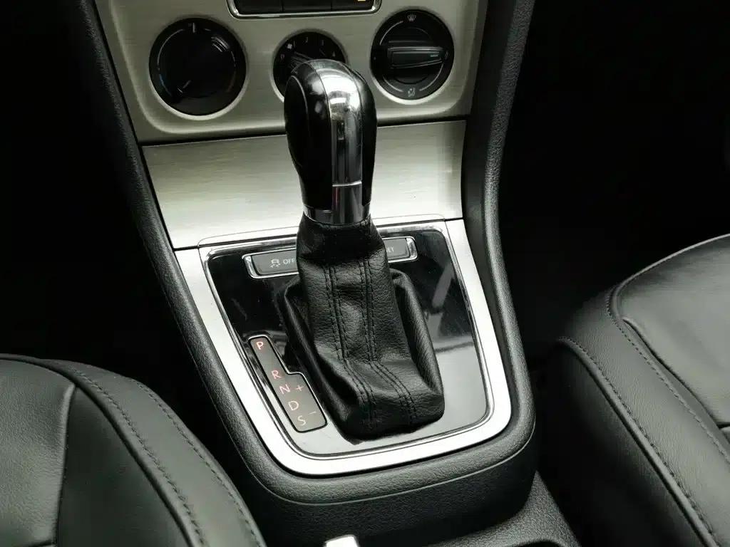 2013 Volkswagen Lavida Classic Facelift 1.6L Automatic Comfort Edition — миниатюра 13