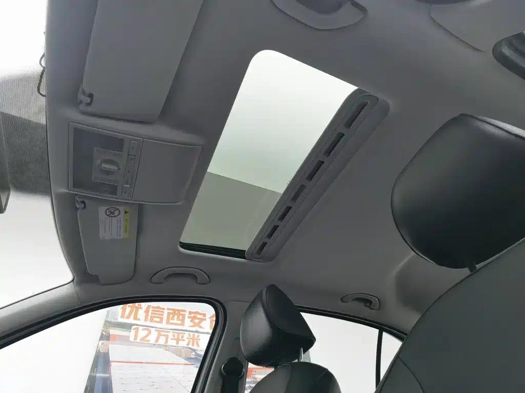 2013 Volkswagen Lavida Classic Facelift 1.6L Automatic Comfort Edition — миниатюра 14