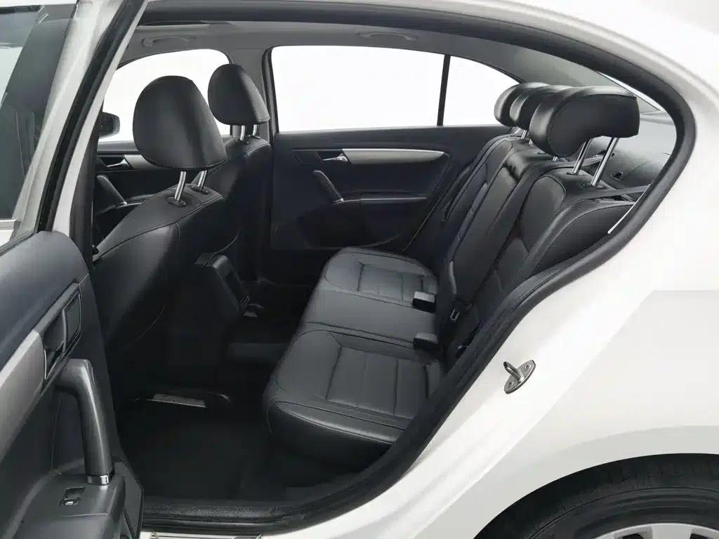 2013 Volkswagen Lavida Classic Facelift 1.6L Automatic Comfort Edition — миниатюра 15