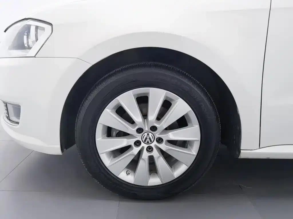 2013 Volkswagen Lavida Classic Facelift 1.6L Automatic Comfort Edition — миниатюра 17