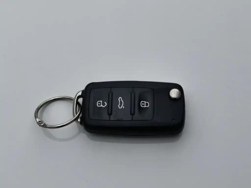 2013 Volkswagen Lavida Classic Facelift 1.6L Automatic Comfort Edition — миниатюра 19
