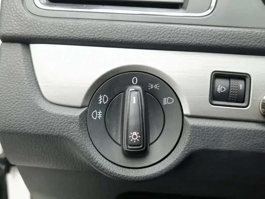 2013 Volkswagen Lavida Classic Facelift 1.6L Automatic Comfort Edition — миниатюра 21