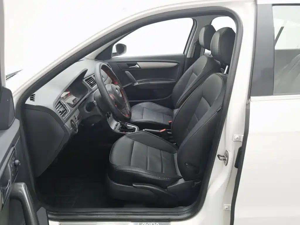 2013 Volkswagen Lavida Classic Facelift 1.6L Automatic Comfort Edition — миниатюра 10